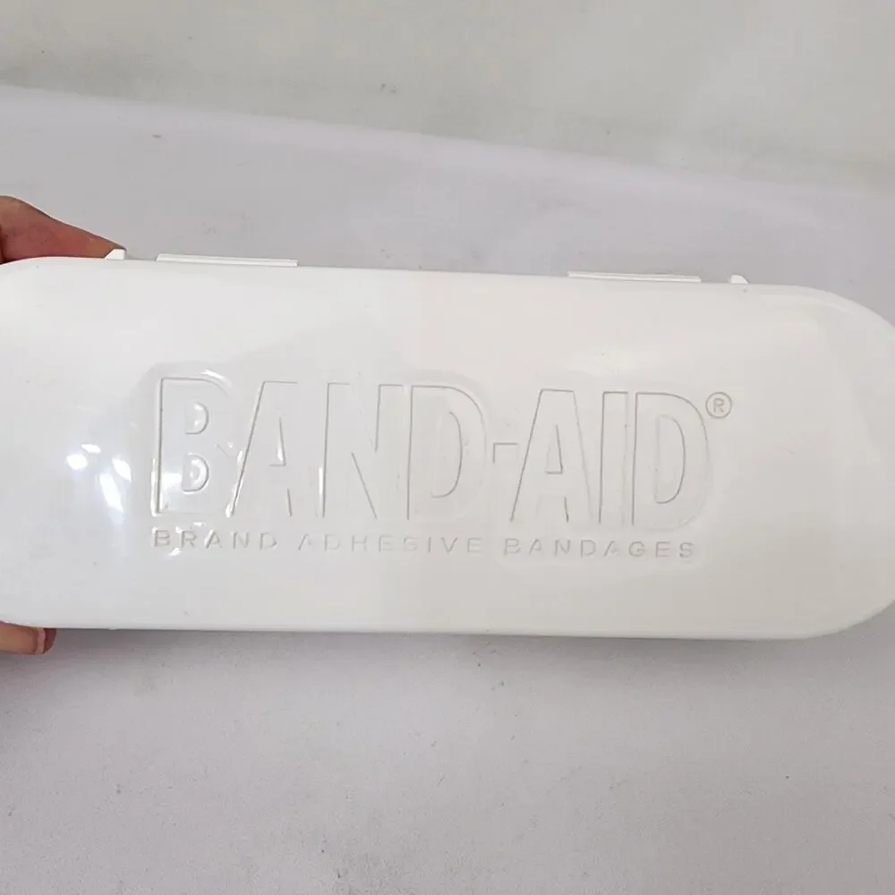 Band Aid Oval Plastic Container Hinged Lid w/Insert Empty White EUC
